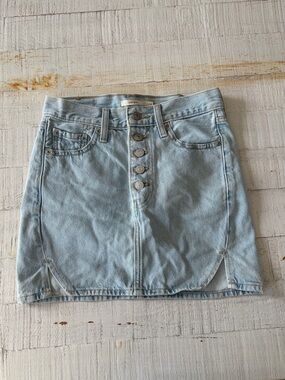 Levi’s Icon Skirt size 24 Light Wash Button Fly Denim Mini Skirt 90s Festival